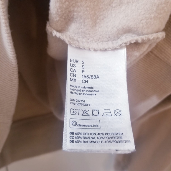 3/$45 | Divided H&M | Tan Cream Crew Sweatshirt Love Written Top Sweater - Picture 5 of 5